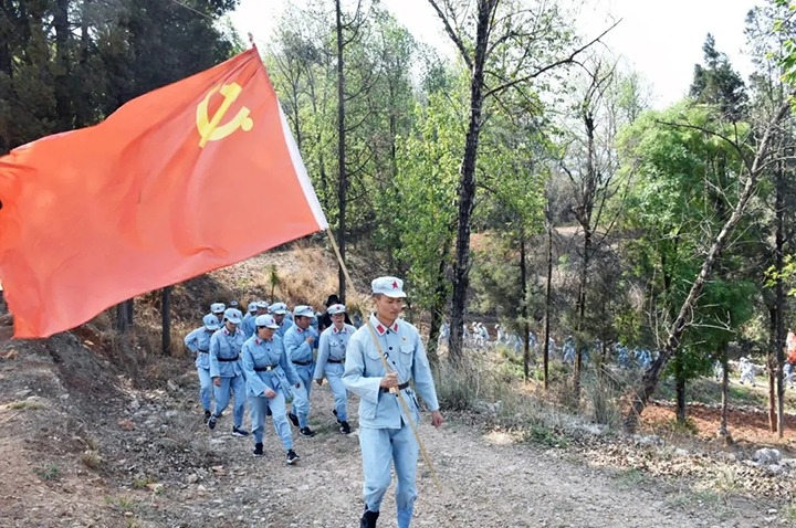 “潮起珠江 红传万代”——曲煤焦化公司党委组织发展红色革命传统教育活动