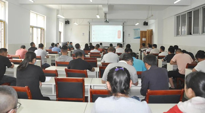 云南陆东煤矿有限公司发展《安全出产法》进建教育活动