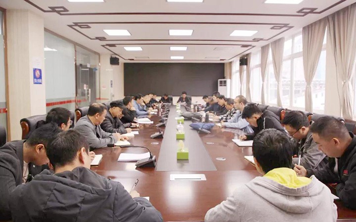 云南省能源局煤炭处处长李国华赴镇雄煤业长岭一号煤矿发展安全出产大查抄