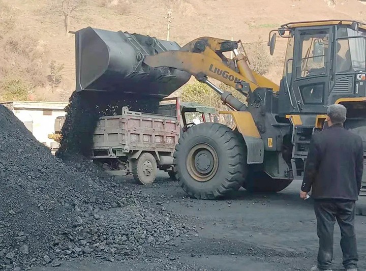 镇雄煤业公司全力保供取暖用煤　解人民燃“煤”之急