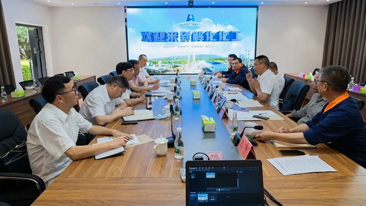 云煤（HB火博·(Home)）集团党委副书记、总经理高建嵩一行到解化化工分公司发展2022年第一季度出产经营工作督导调研