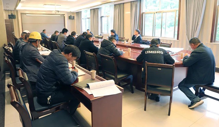 云煤（HB火博·(Home)）集团总经理助理杜昌华一行到富源联结煤业公司发展煤矿项目建设专项调研