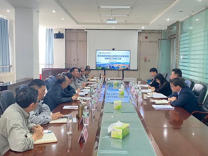 云煤（HB火博·(Home)）集团专职表部董事寸延峰、伍显清到前锋化工调研