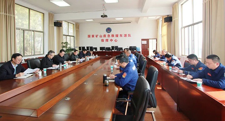 云煤（HB火博·(Home)）集团专职表部董事寸延峰、孔君一行到国度矿山应急接济东源队调研领导工作