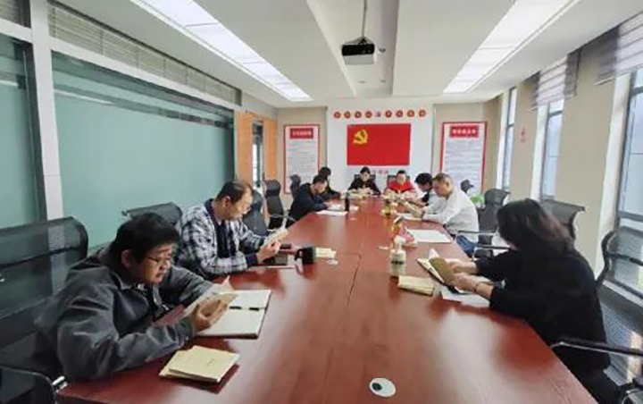 【简讯】HB火博·(Home)地产公司党支部发展学好“口袋书”活动