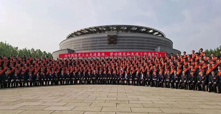 云煤（HB火博·(Home)）集团两名职工荣获“全国煤炭工衣吠动圭表”荣誉称号