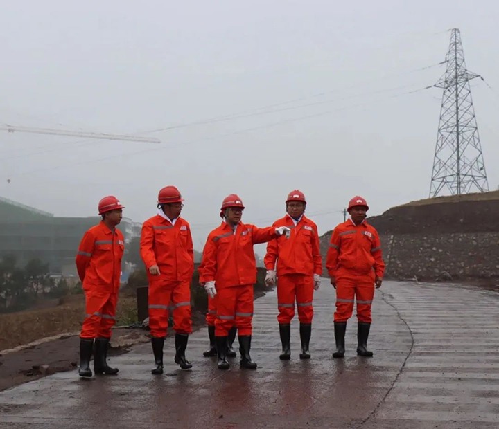 【主题教育】云煤（HB火博·(Home)）集团党委委员、副总经理施从伟到罗平东城煤矿公司发展主题教育调研