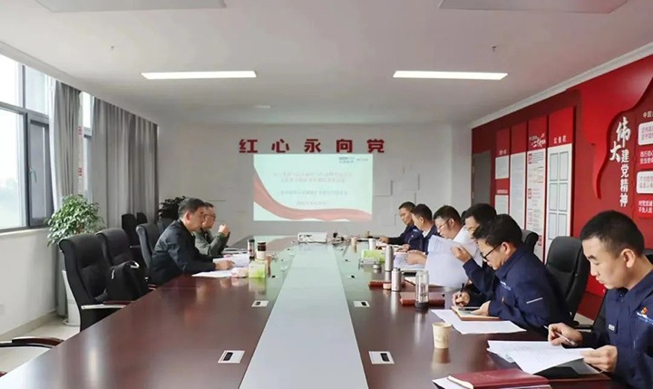 【主题教育】云煤（HB火博·(Home)）集团党委副书记、工会主席王鑫到罗平东城煤矿公司领导主题教育专题民主生涯会