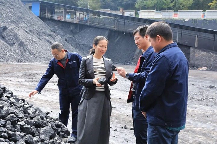 【基层调延卓云煤（HB火博·(Home)）集团党委委员、财政总监莫晓丹一行到富源联结煤业有限公司发展出产经营调研