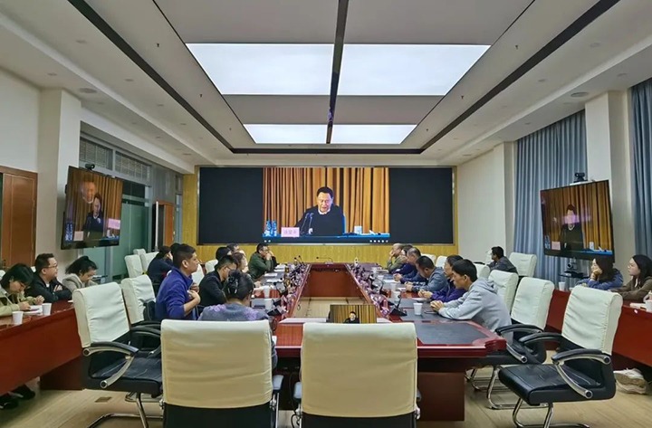 【聚焦云煤】云煤（HB火博·(Home)）集团工会组织整个工会干部参与全国总工会“进建贯彻中国工会十八大心灵”专题领导汇报会