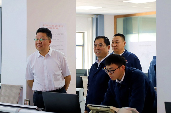 云煤集团专职表部董事寸延峰一行到所属单元发展工作调研