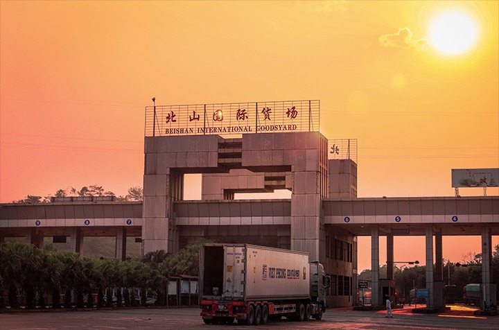 创新通关模式 提升通关时效，港口经济持续发力