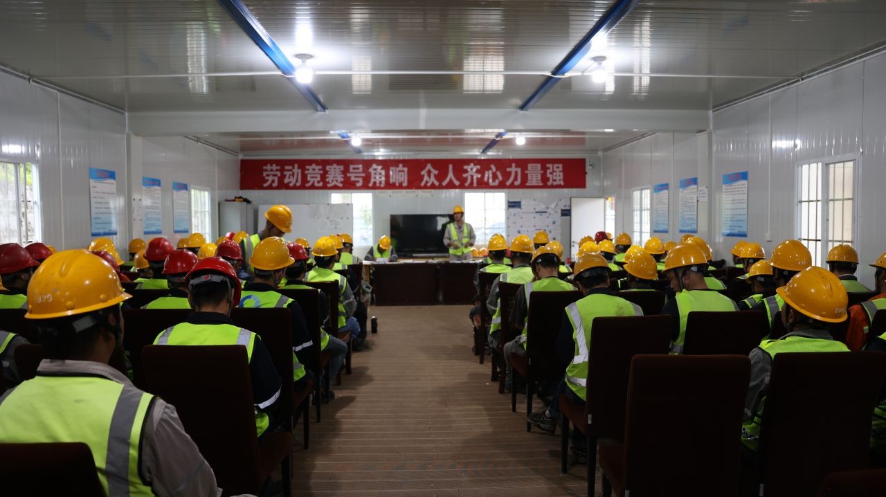 煤海竞帆船，拼搏铸鲜丽——前锋煤衣吠动较量奏响奋进乐章