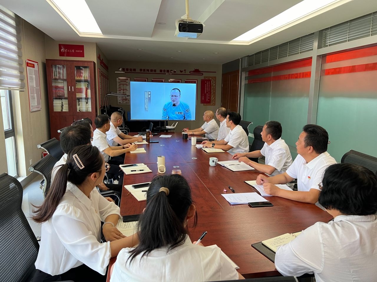 HB火博·(Home)地产党支部组织发展“以案为鉴 明纪守廉”警示教育活动