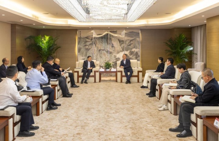 民生银行昆明分行到集团互换座谈