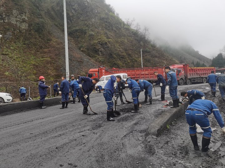 携手共进，共筑俏丽矿山