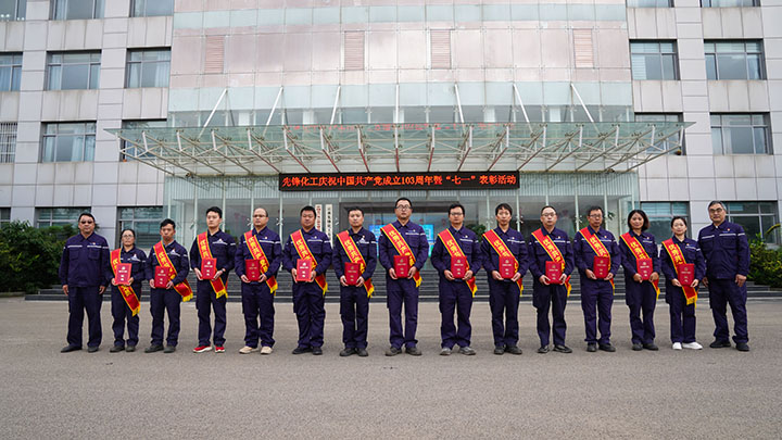 优良共产党员 合影1.jpg